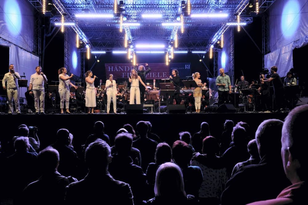 Sehr guter Zulauf: Entgegen den ernüchternden Einschätzungen des Hotelgewerbes konnten sich die Akteure beim Konzert „Bridges to Classics“ am Samstag in der Galgenbergschlucht nicht über die Resonanz beschweren - im Gegenteil.