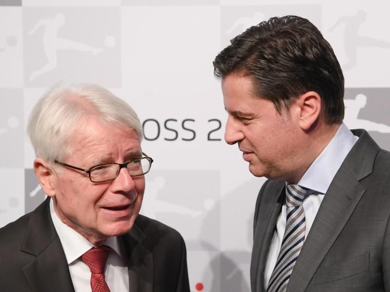 Reinhard Rauball (l) und Christian Seifert sprechen sich für einen hauptamtlichen DFB-Präsidenten aus. Foto: Arne Dedert/dpa