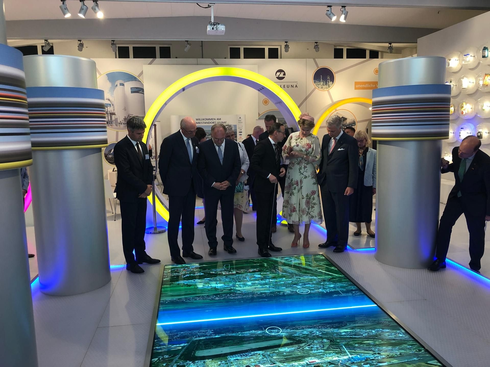 Das Belgische Königspaar im Besucherinformationszentrum der Infra Leuna