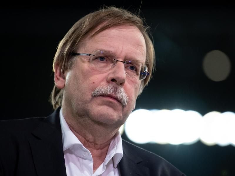 Rainer Koch stellt klar: Die Satzung des DFB erlaubt einen nicht ehrenamtlichen Präisdenten. Foto: Sven Hoppe/dpa