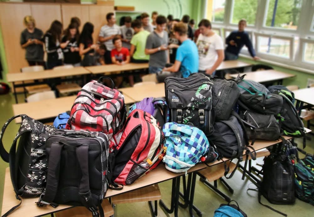 Schüler warten auf den Lehrer.