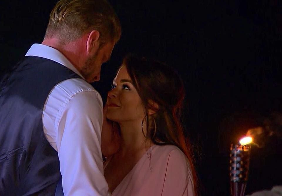 Julia Oemler aus Halle Saale ist offenbar mächtig verliebt in Joel - Der Bachelor 2017 in der Schweiz.