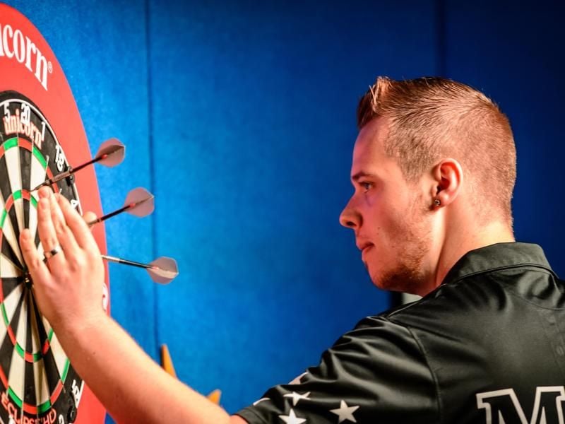 Darts in Gelsenkirchener Arena Hopp trifft auf van Gerwen