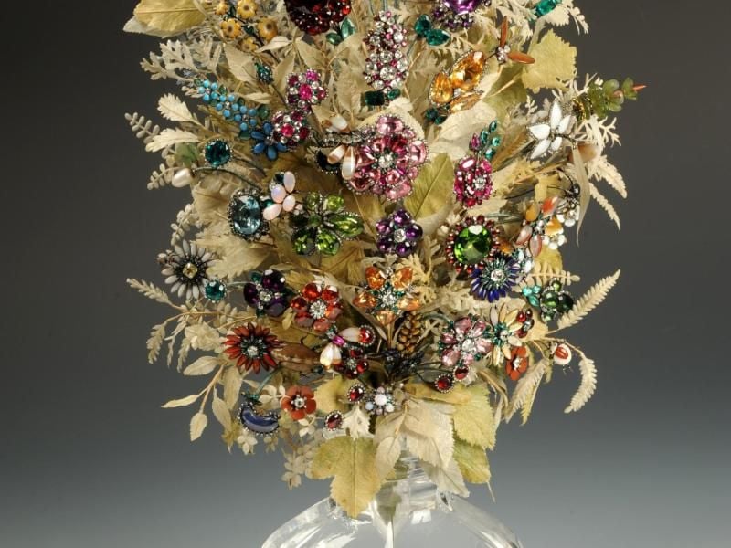 Der mit 2102 Diamanten und 761 Farbsteinen wie Smaragd und Rubin besetzte Edelstein-Strauß. Foto: Naturhistorisches Museum Wien