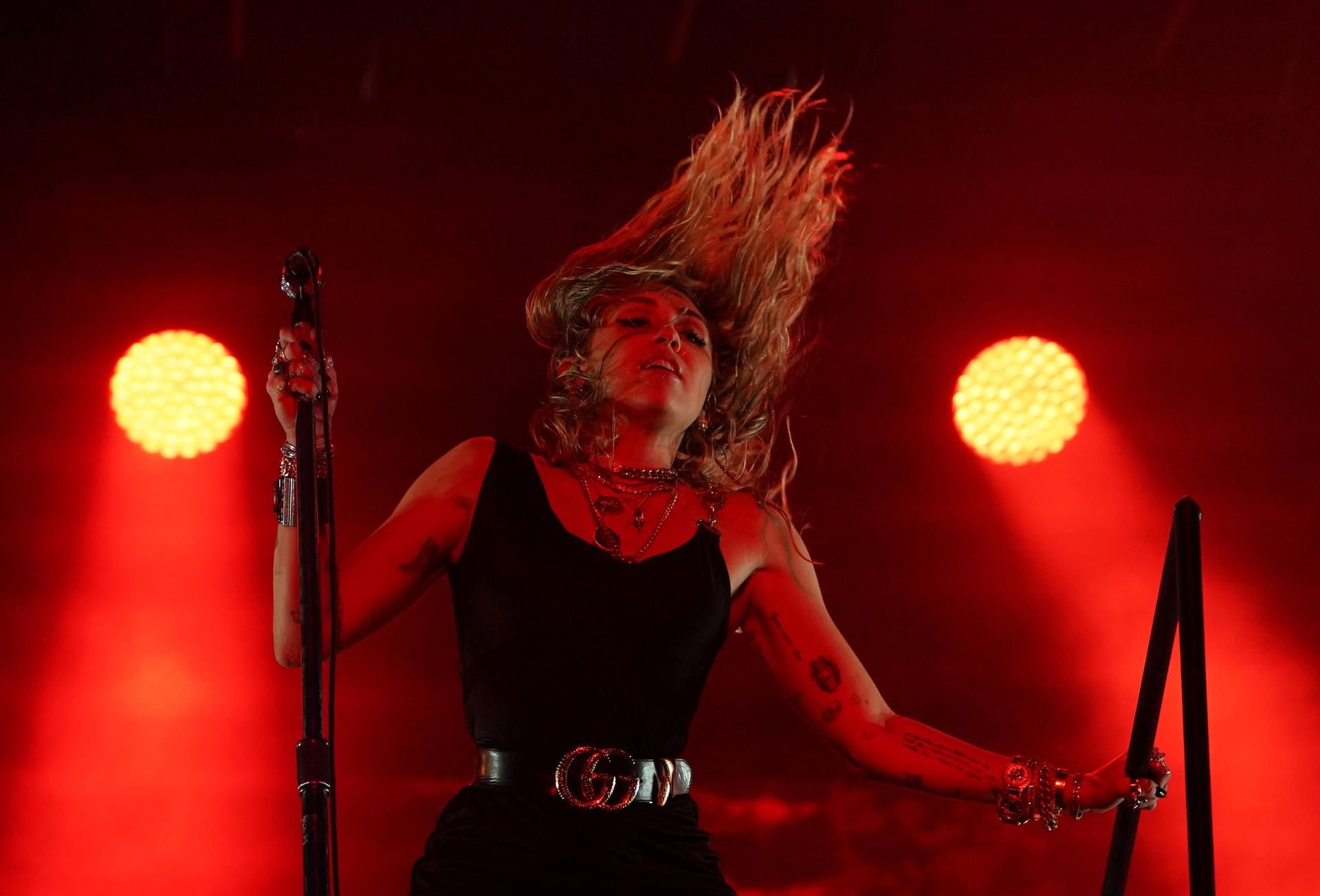 US-Popstar Miley Cyurs veröffentlicht ihr neues Album und Kondome.
