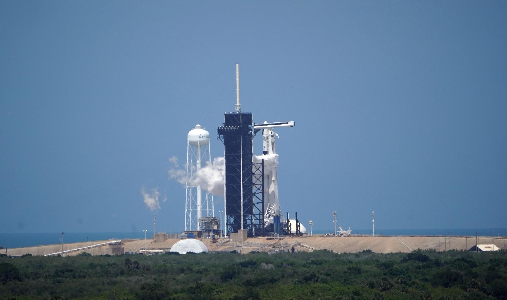 Die Falcon-9-Rakete an der Startrampe am Kennedy Space Center