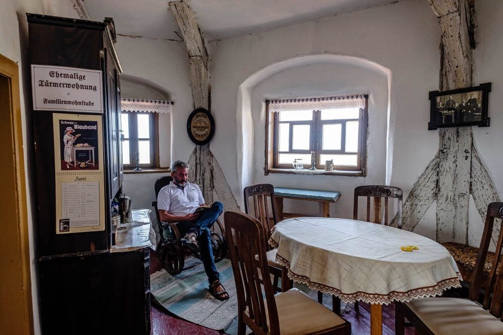 Klaus Nunweiler vom Beirat des Heimatvereins in der Türmerwohnung
