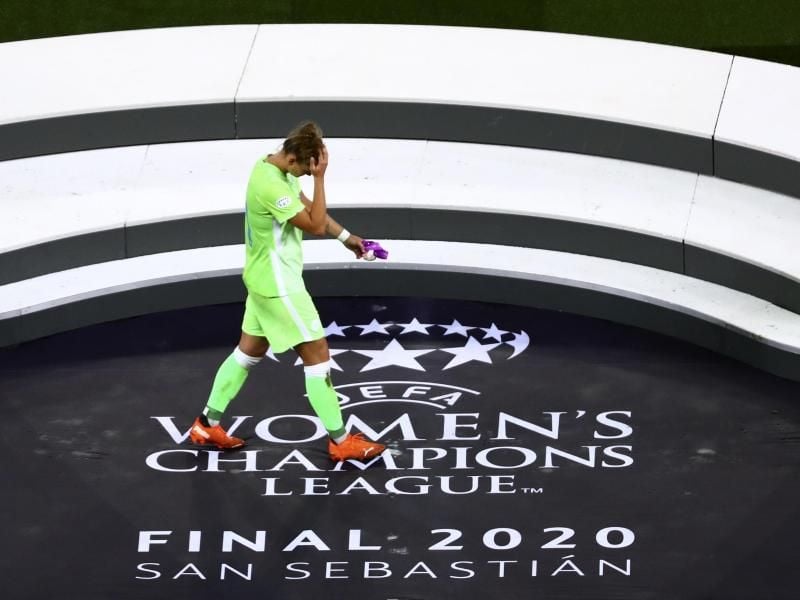 Wolfsburgs Kapitänin Alexandra Popp zeigt sich nach dem Spiel enttäuscht. Foto: Sergo Perez/Pool Reuters/AP/dpa