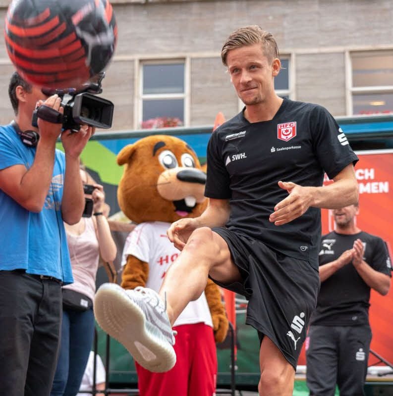 Bentley Baxter Bahn bei der Fanparty auf dem Markt