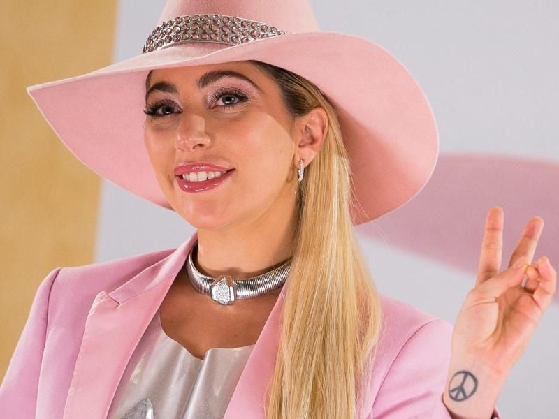 Lady Gaga steht auf der Seite von Kanye West. Foto: Christopher Jue