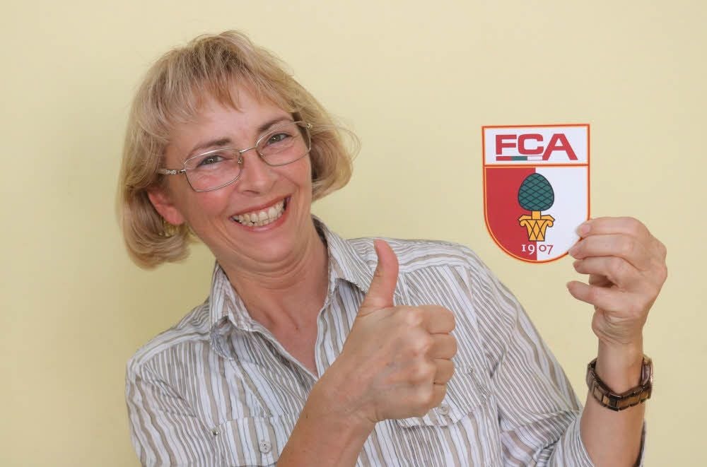 Alexandra Schatz drückt dem FC Augsburg die Daumen.