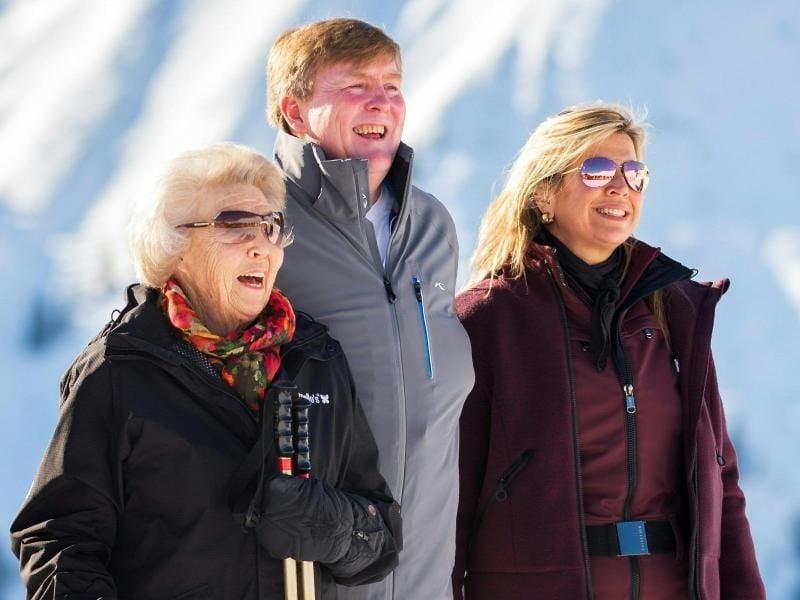 Prinzessin Beatrix (l-r), König Willem-Alexander der Niederlande und seine Ehefrau Königin Máxima im Schnee. Foto: Dietmar Stiplovsek/APA
