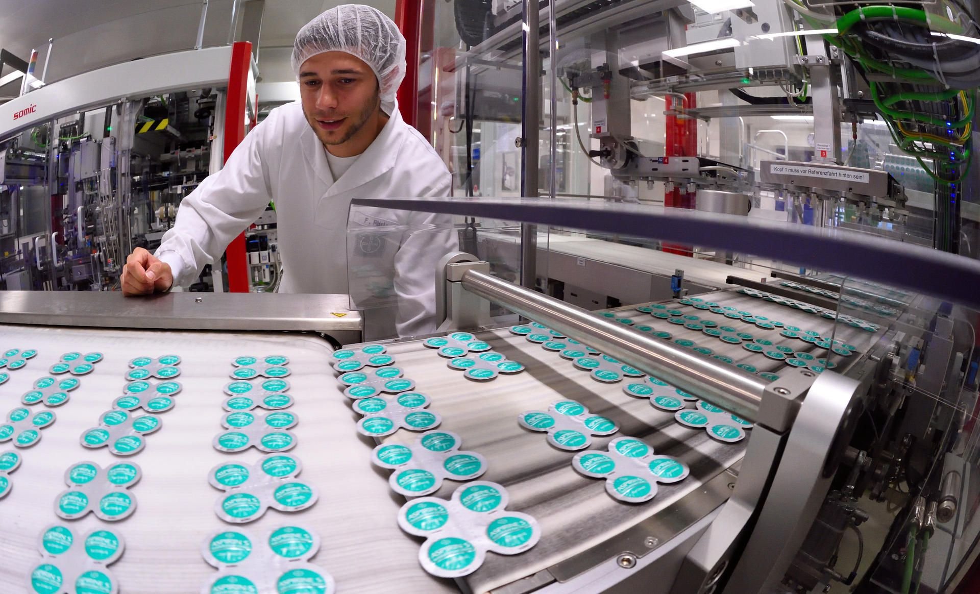 Verpackungslinie für Aspirin-Tabletten in der Bayer Bitterfeld GmbH in Bitterfeld
