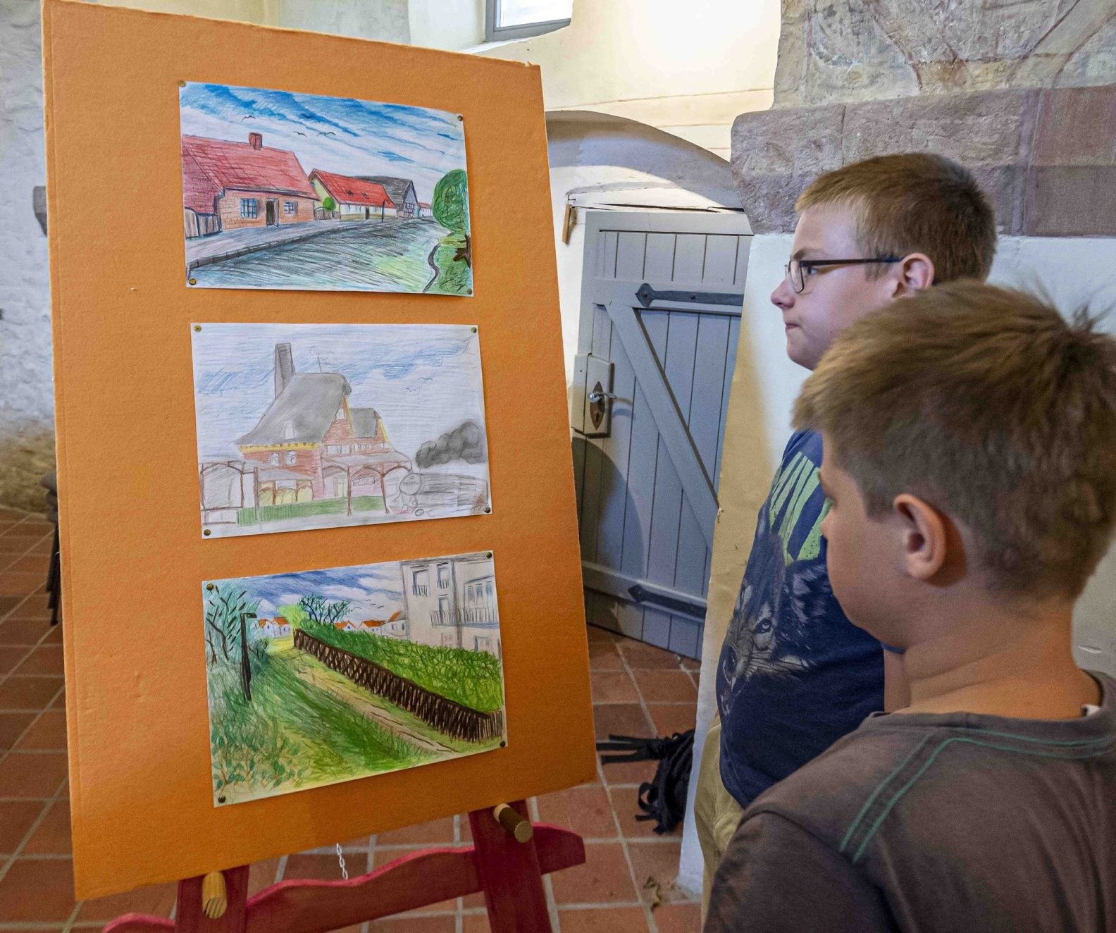 Im Sommer 2019 wurden Im Rahmen eines Projekts mit der Deutschen Stiftung Denkmalschutz wurden im Sommer 2019 Zeichnungen von Schülern in der Alten Kirche in Suderode ausgestellt.