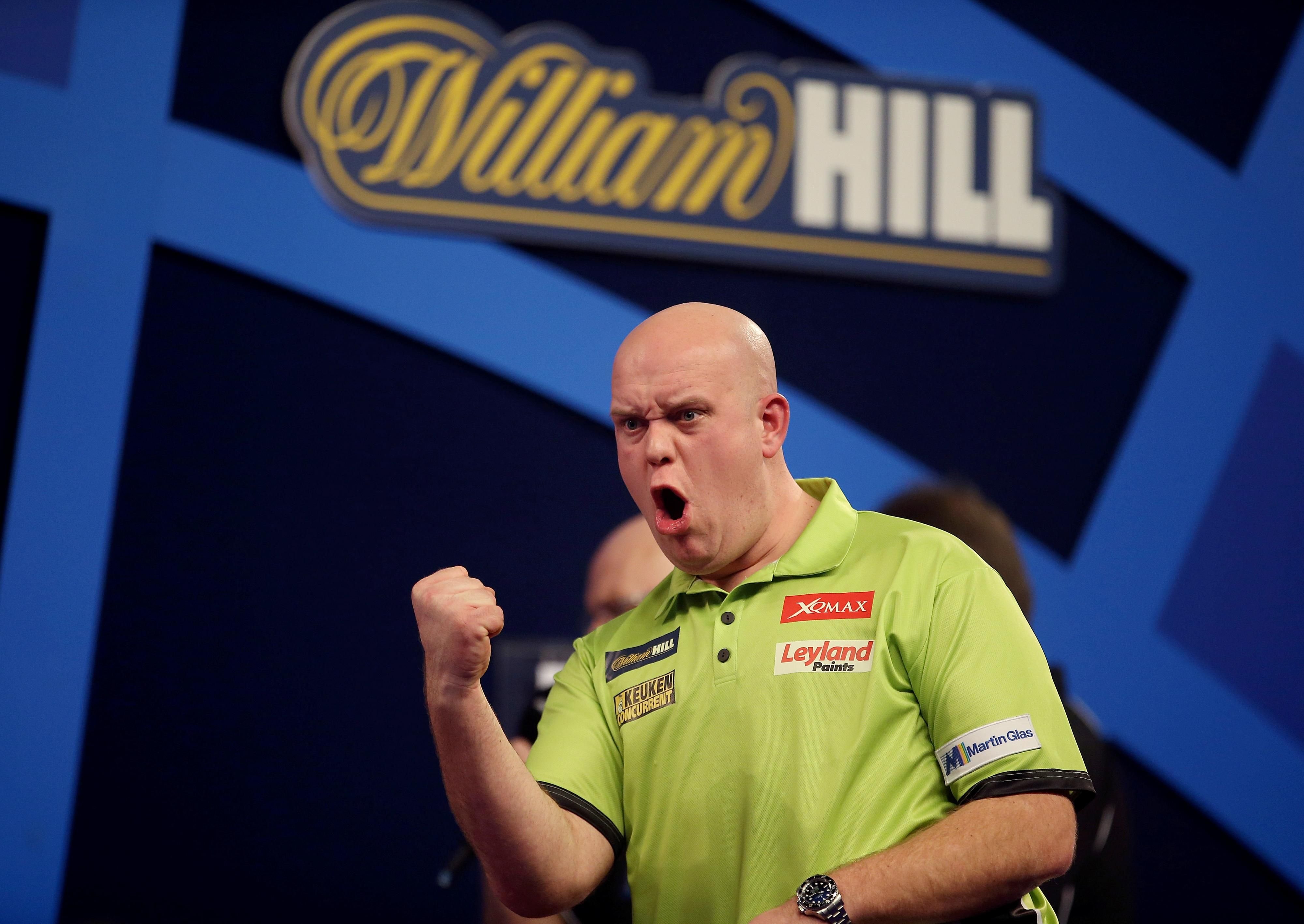 Michael van Gerwen ballt die Faust.