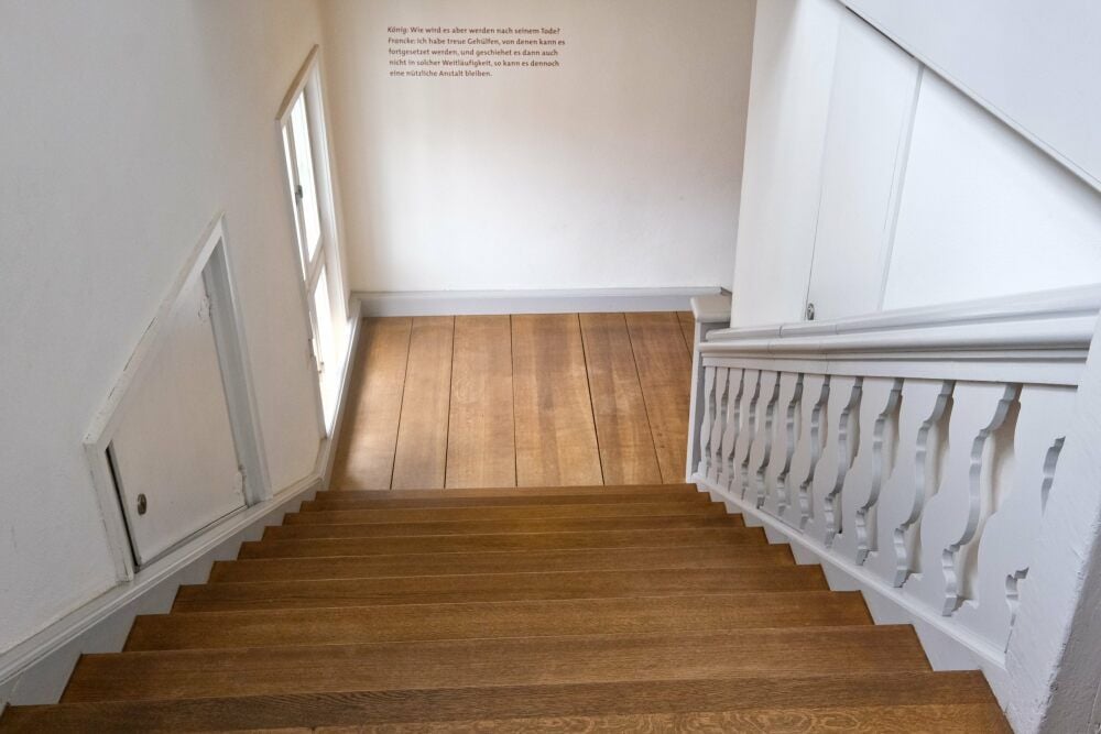 Blick in das Treppenhaus im Hauptgebäude der Franckeschen Stiftungen heute ...
