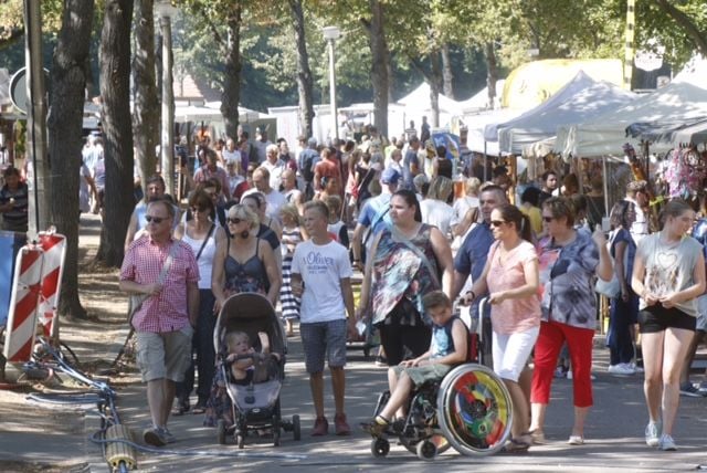 Besucher auf dem Laternenfest.