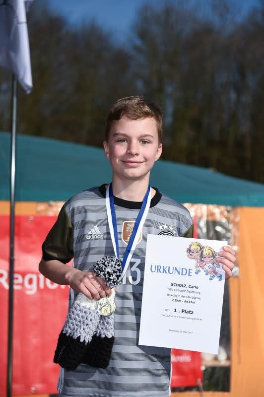 Carlo Scholz (SSV Eintracht) freut sich über seinen Sieg im 2,2-km-Rennen der Altersklasse 12.