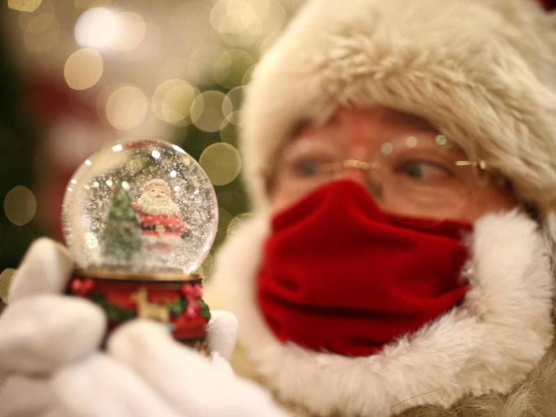 Wie werden wir in diesem Jahr Weihnachten feiern? Viele Menschen erwarten ein Fest in der Isolation. Foto: Yui Mok/PA Wire/dpa