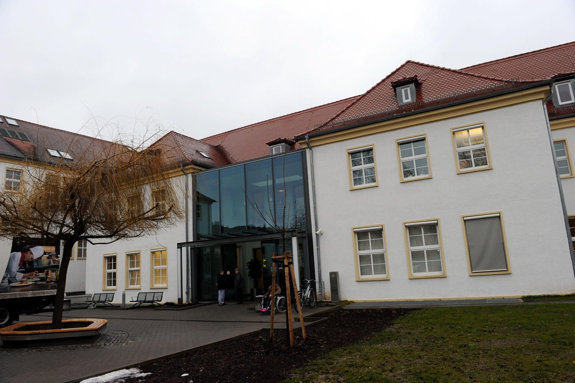 Blick auf die Helios-Klinik in Eisleben.
