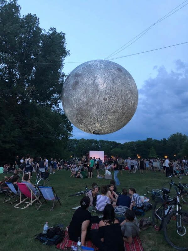 Der Mond war auf der Ziegelwiese zum Greifen nah.