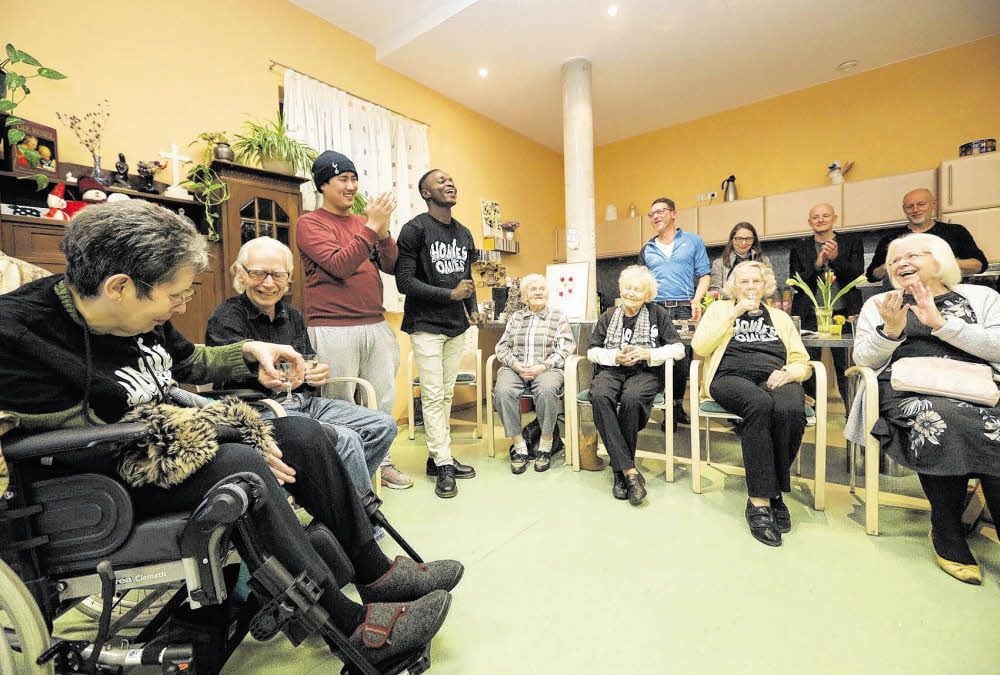 Bei „Homies & Omies“ im Marienheim sind Jung und Alt in der Musik vereint.