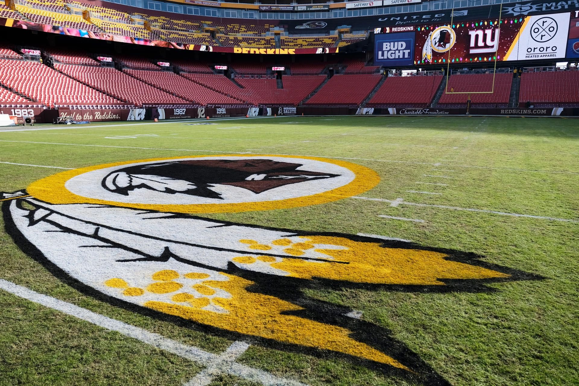 Das Logo der Washington Redskins zeigt eine stilisierten amerikanischen Ureinwohner. Kritiker sehen darin kulturelle Aneignung, das Team reagierte.