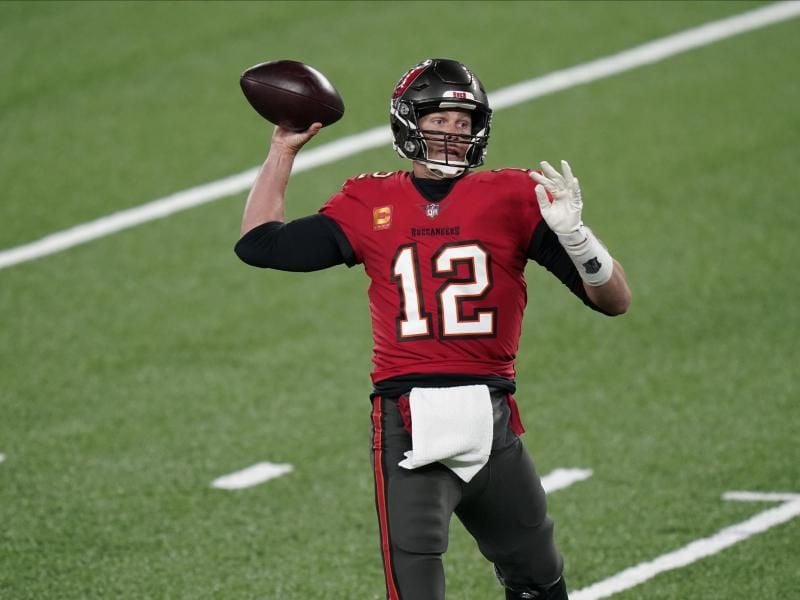Quarterback Tom Brady von den Tampa Bay Buccaneers in Aktion. Foto: Corey Sipkin/AP/dpa