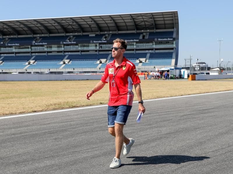Sucht in diesem Jahr noch die Ideallinie: Ferrari-Pilot Sebastian Vettel. Foto: Jan Woitas