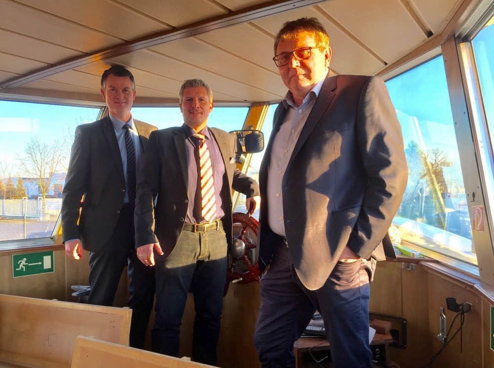 Mit dem Braunsbedraer Bürgermeister Steffen Schmitz und dem Müchelner Bürgermeister Andreas Marggraf möchte Roland Karge (v.l.) vom Schiffsbesitzer ARS GmbH eng zusammenarbeiten.