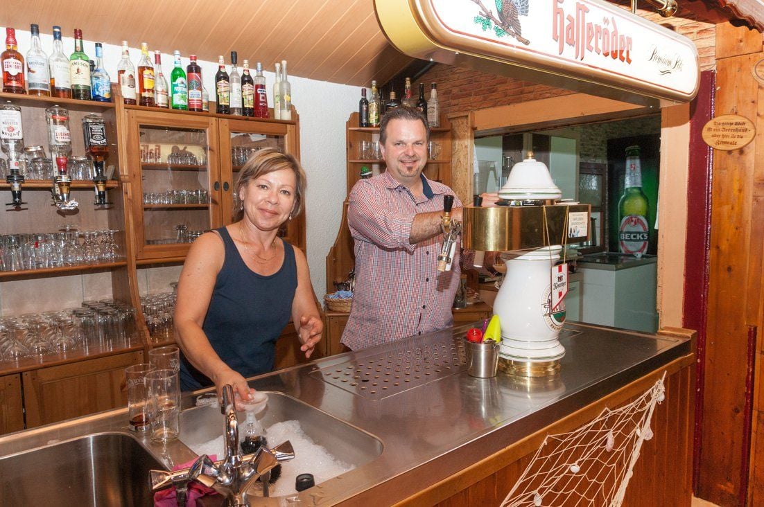 Ramona und Henryk Huffziger bedanken sich für die Treue ihrerKunden mit zwei großen Partys bei freiem Eintritt.
