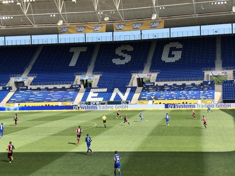Beim Bundesliga-Start werden wieder eine begrenzte Anzahl von Zuschauer in die Stadien können. Foto: Patrick Reichardt/dpa-Pool/dpa