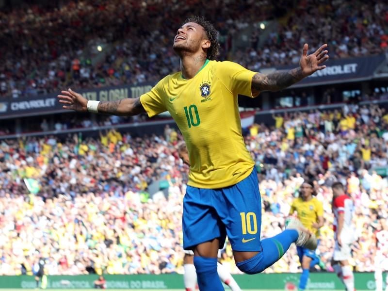 Brasiliens Neymar jubelt über sein Tor beim Comeback nach verletzungsbedingtem monatelangem Ausfall. Foto: Nick Potts/Press Association