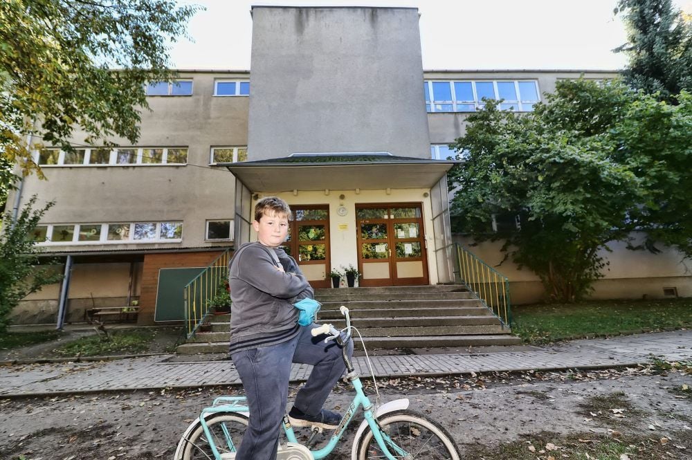 Fabienne besucht gerade die zweite Klasse in Siersleben. Er hofft, dass seine Schule nun doch nicht geschlossen wird.