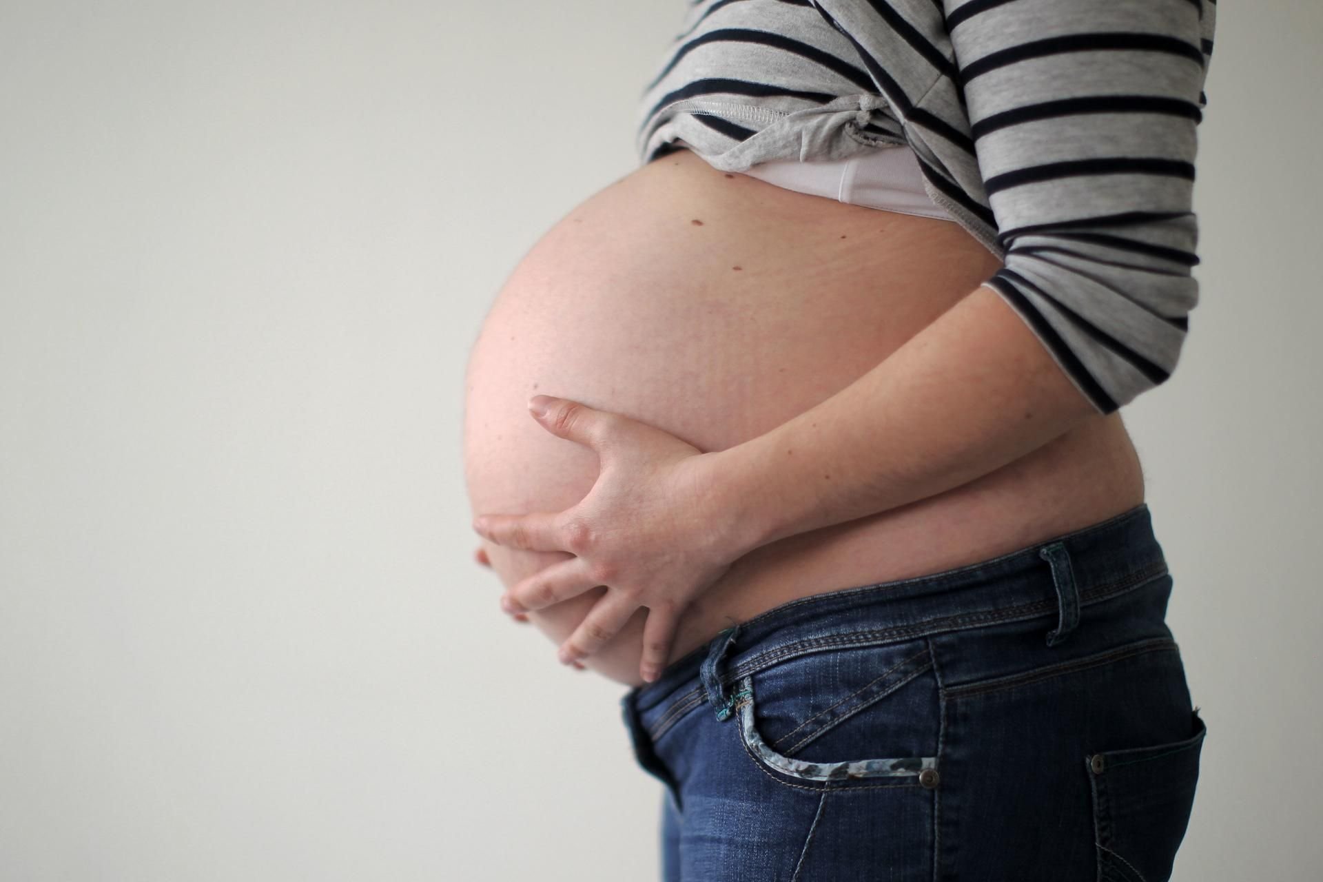 Mädchen oder Junge? Welches Geschlecht das Baby hat, hängt nicht nur von den Genen ab.