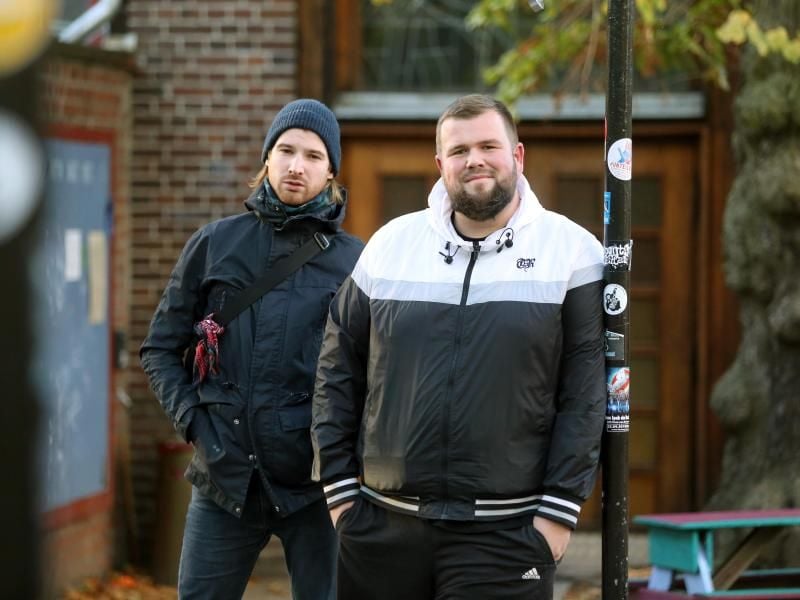 Christoph Sell (l) und Jan "Monchi" Gorkow von der Band Feine Sahne Fischfilet. Foto: Danny Gohlke