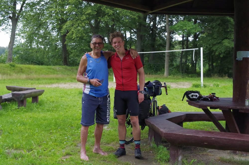 Wie dieser Mann heißt, den Moritz Albrecht in Polen getroffen hat, weiß er leider nicht mehr. Aber es war eine der vielen herzlichen Begegnungen.