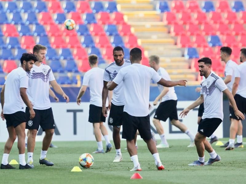 Training für das Halbfinale: Niemand in der deutschen U21-Mannschaft will die Rumänen unterschätzen. Foto: Cezaro De Luca
