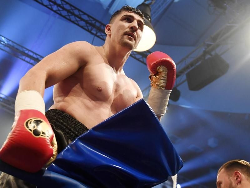 Marco Huck steigt in Braunlage wieder in den Ring. Foto: Tobias Hase/dpa