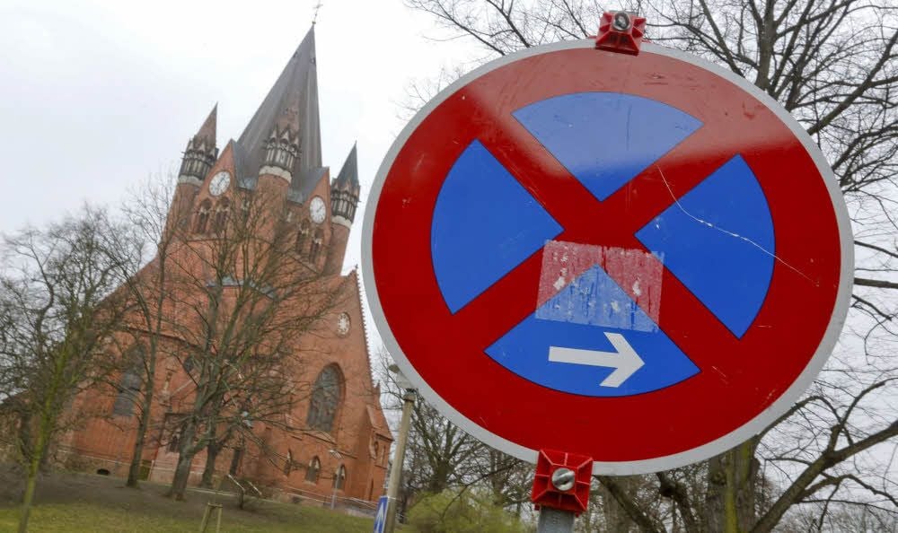 Ein umstrittener, weil stark bestückter Sender-Standort für Mobilfunk ist der Turm der Pauluskirche.