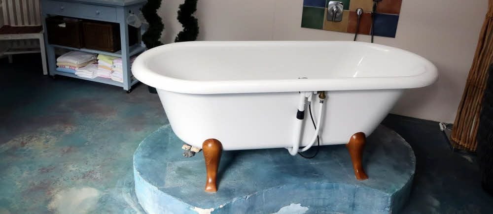 In dieser Badewanne soll der Senior die letztlich tödlichen Verbrühungen erlitten haben.