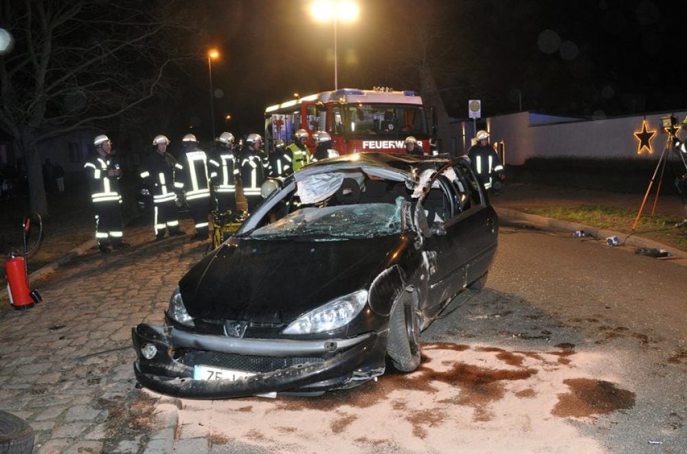 Schwer verletzt wurde ein junger Mann Anfang Januar 2019 bei einem Unfall in Thalheim auf der Sandersdorfer Straße.