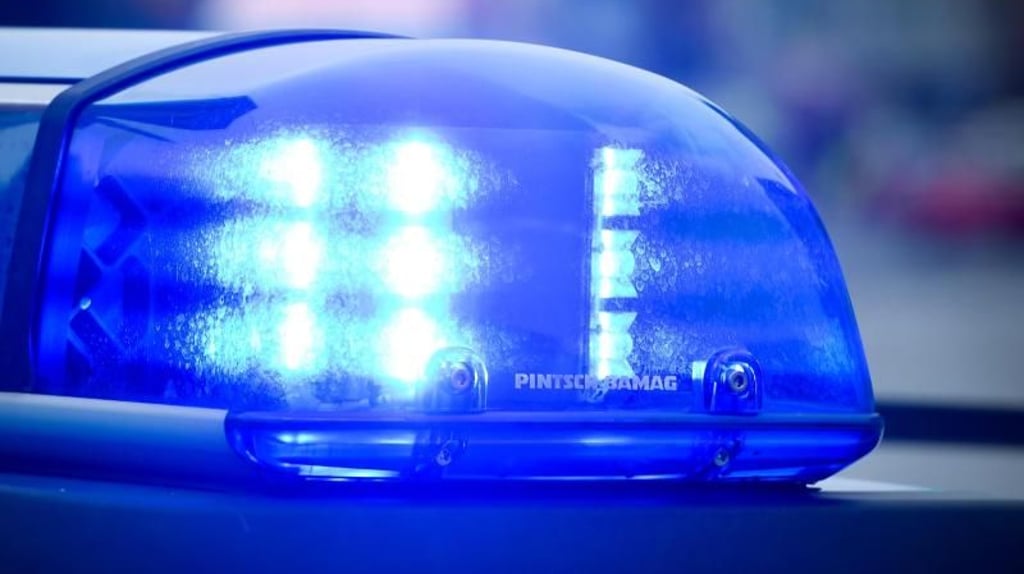 Eine 46-Jährige kollidierte mit einem Rettungswagen in der Leipzier Straße. Die PKW-Fahrerin sowie die Rettungskräfte wurde dabei leicht verletzt. Symbolfoto:
