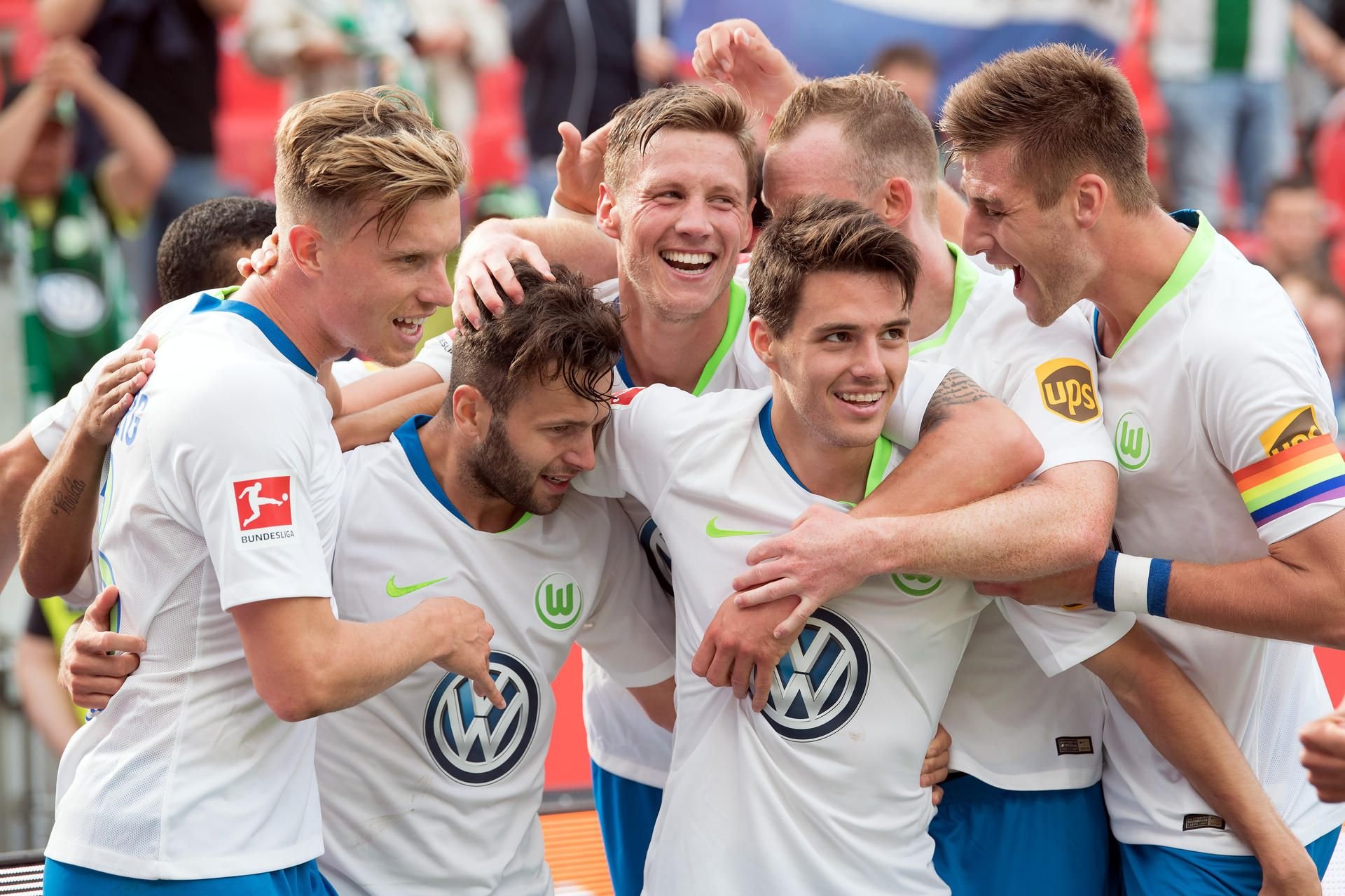 Erfolg durch Nachwuchs? Der VfL Wolfsburg jubelt bei Bayer Leverkusen.