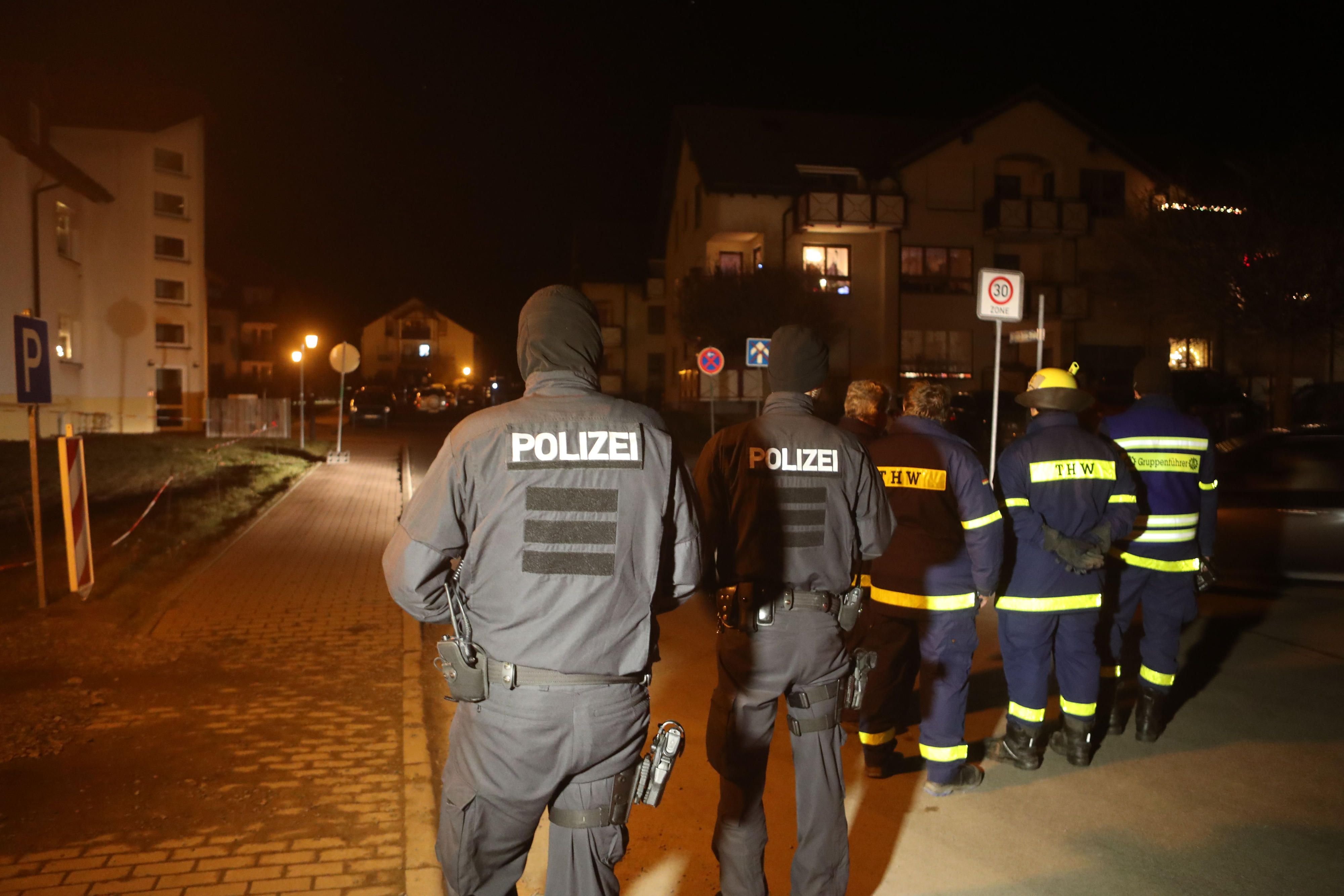 Ein zum Tatzeitpunkt 35-jähriger Mann hat in Unterwellenborn die Großmutter seiner Frau getötet und seine Frau schwer verletzt.