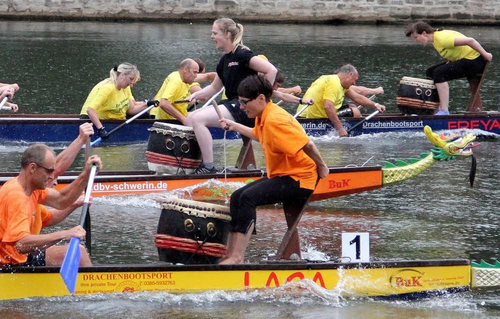 Spannende Rennen sind auf der Saale bei der 14. Drachenbootregatta - wie hier bei einer früheren Auflage - zu erwarten.