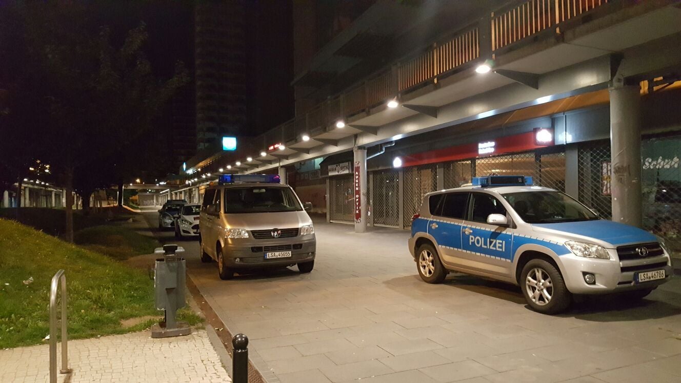 Polizei sichern vor Ort die Spuren.