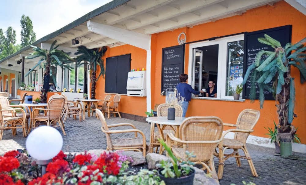 Am Kiosk und auf dem Platz davor ist genügend Platz zur Erholung.