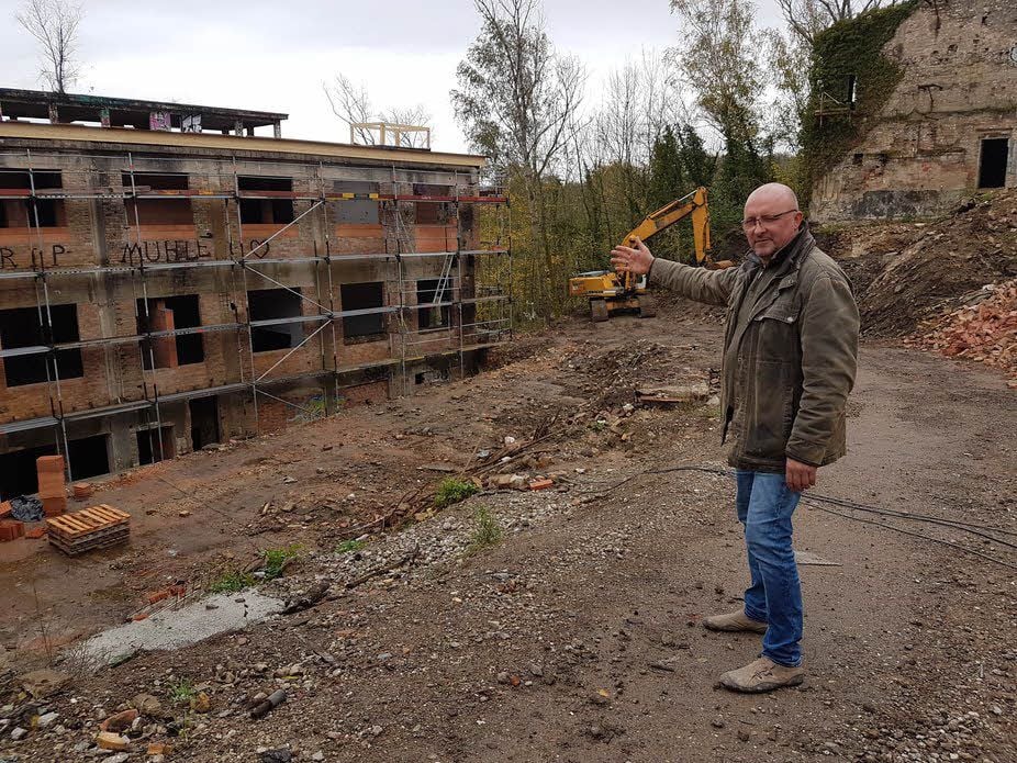 Bei Jörg Loth laufen die Fäden der Mammut-Baustelle zusammen.