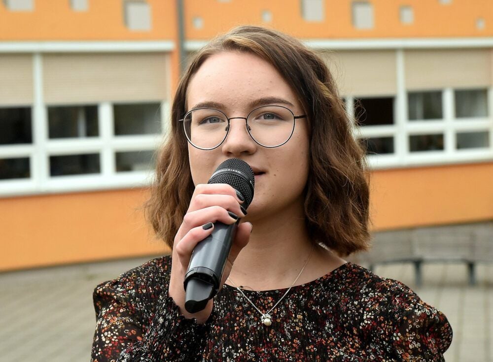 Die Neuntklässlerin Esther Harloff sang solo.